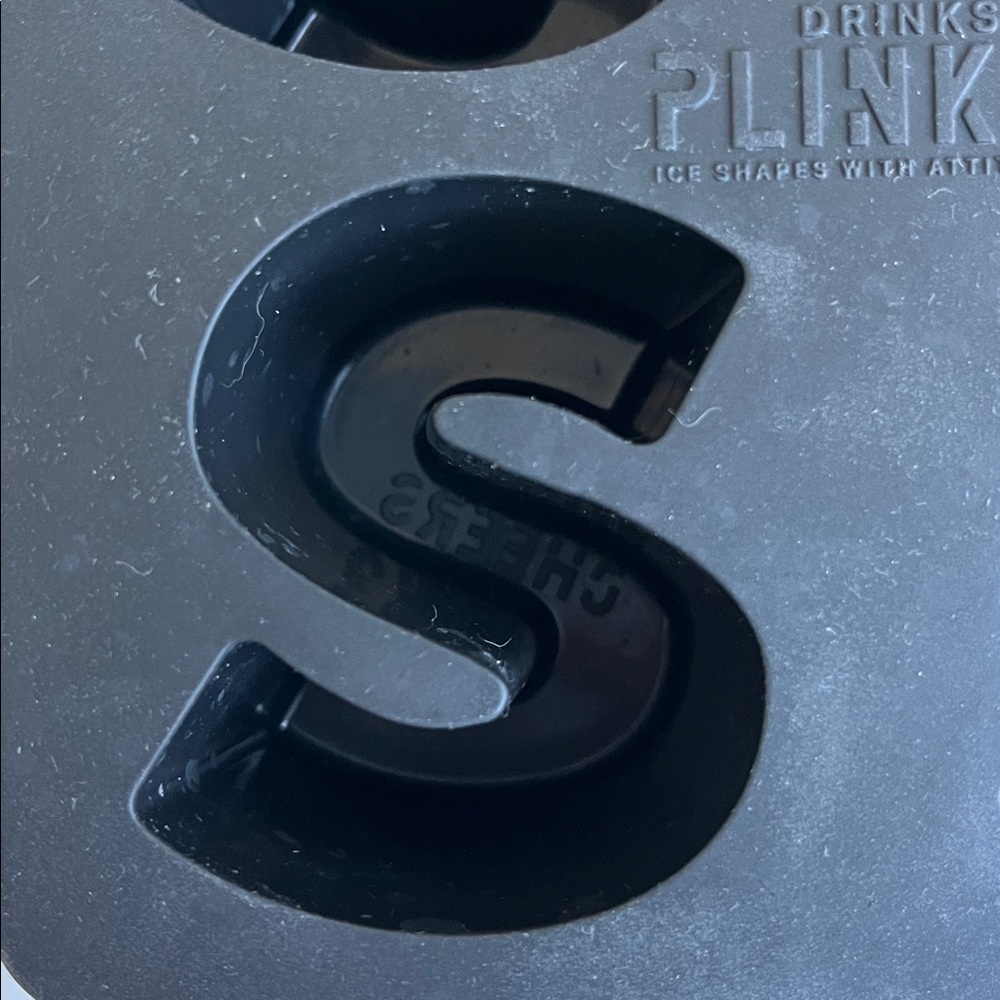Black Letter S Silicone Ice Molds Tray - Picture 3 of 4